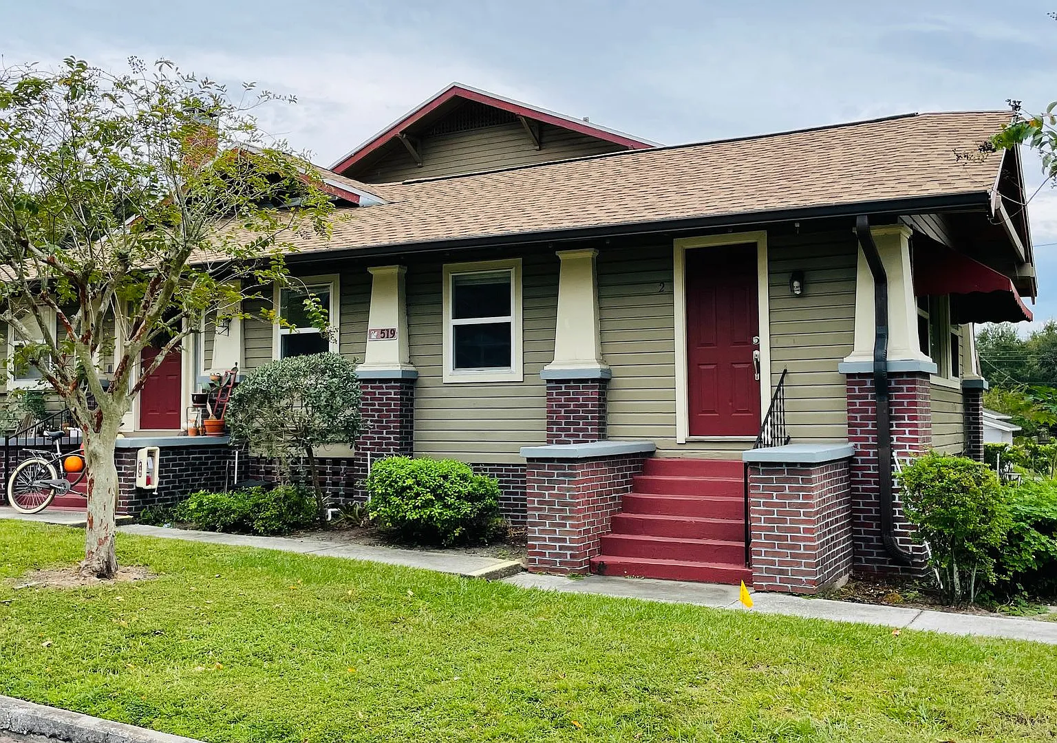 519 E Charles St — Photo 1