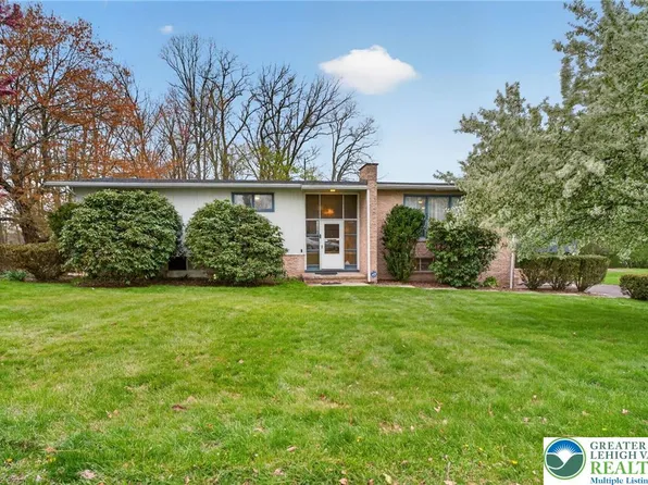 1 Powell St, Mountain Top, PA 18707