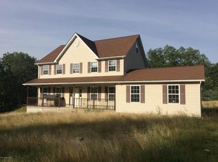 1236 N Rocky Mountain Dr, Effort, PA 18330