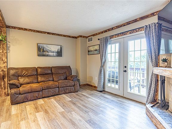 3rd image of 127 Forest Dr