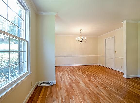 4th image of 1127 Stonewall Jackson Ct