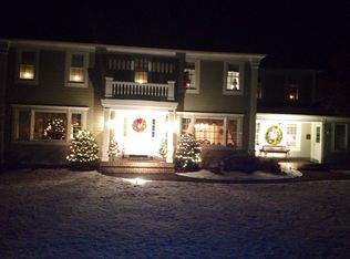 427 Pinewood Dr, Longmeadow, MA 01106