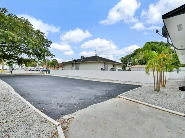 7090 NW 17th Ave, Miami, FL 33147