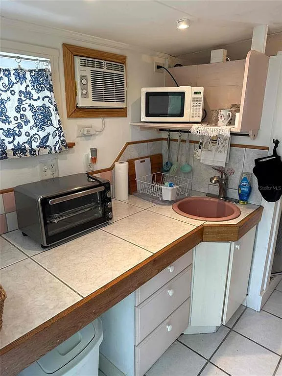 Studio, 1.0 bath, 150 sqft, $1,350 — Photo 2