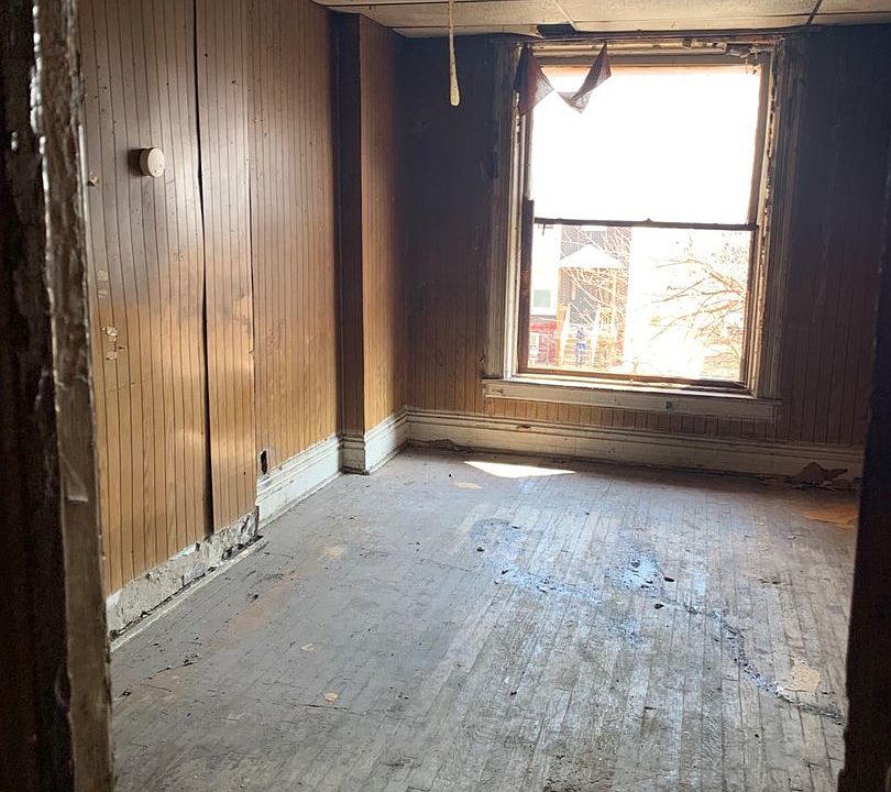 2nd image of 1820 S Sawyer Ave
