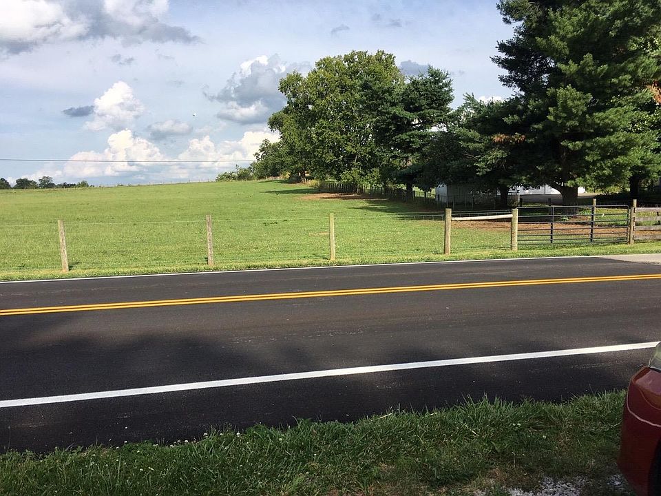 2nd image of 1517 Newtown Pike