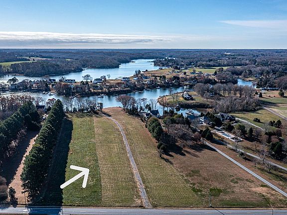 2nd image of 5 Lake Landing Dr