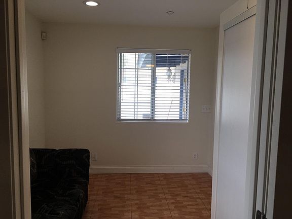 4th image of 301 E Marshall St