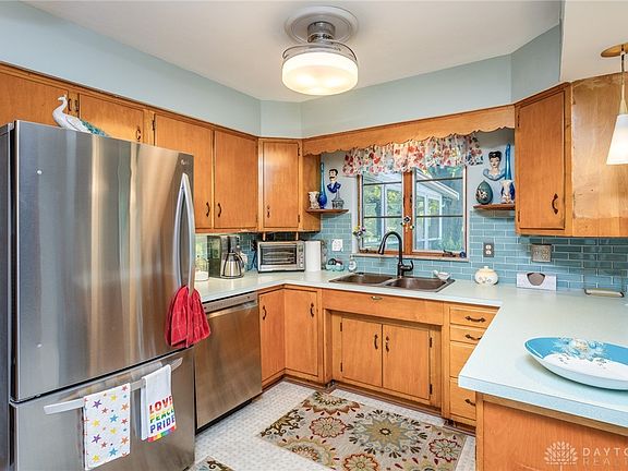 4th image of 3556 Wales Dr