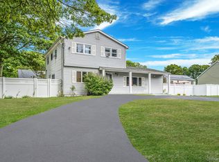 43 Hampton Ave, Mastic, NY 11950