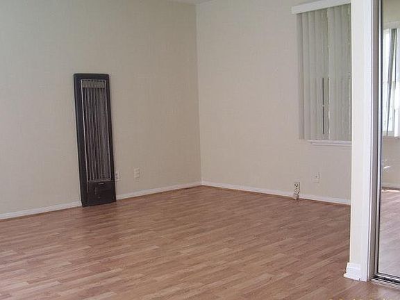 4th image of 1127 5th St APT 6