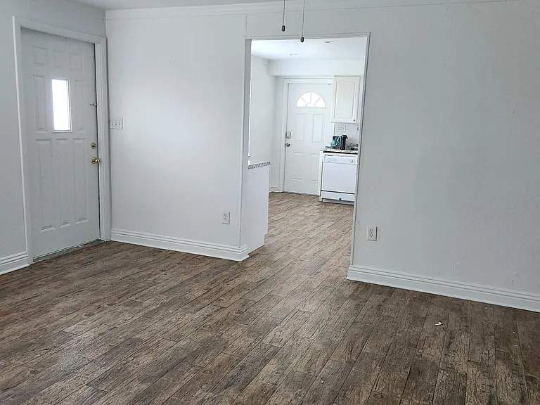 27639 Roslin Dr — Photo 10