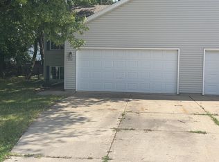 5719 Lake Edge Rd, Mc Farland, WI 53558