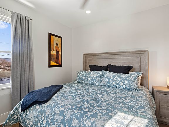 4th image of 10 N Deford Ave #B