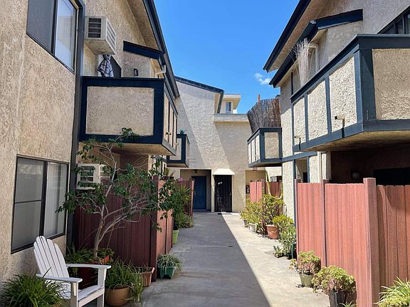 4th image of 11575 Moorpark St APT 101