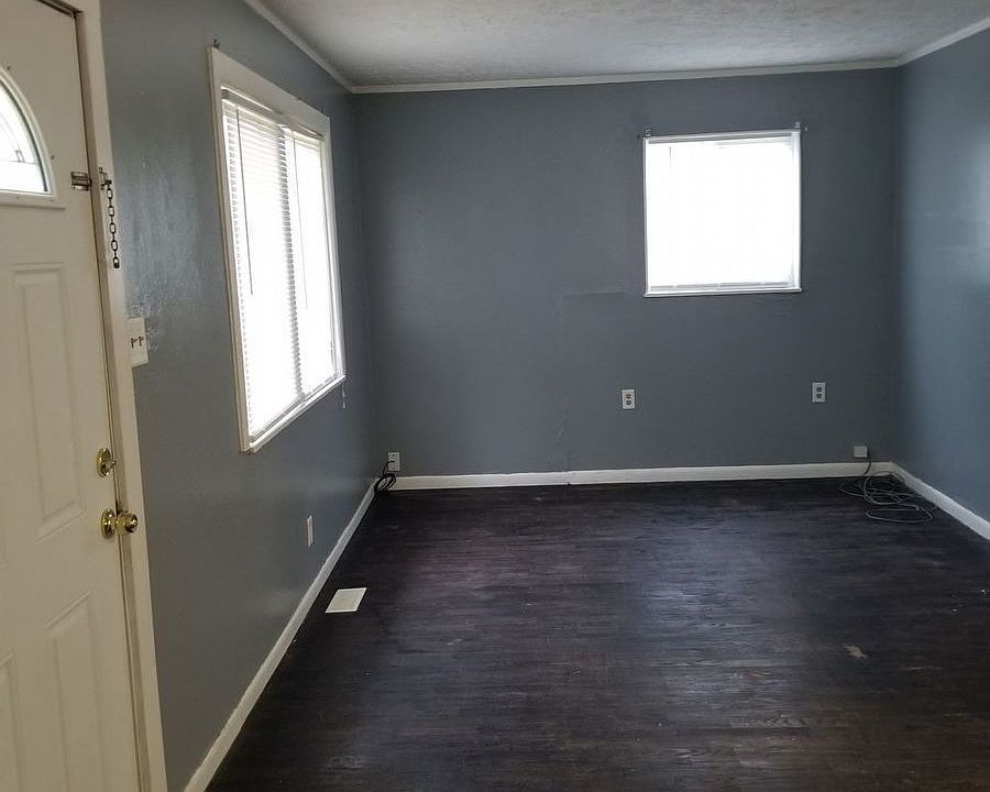 2nd image of 2866 Draper St