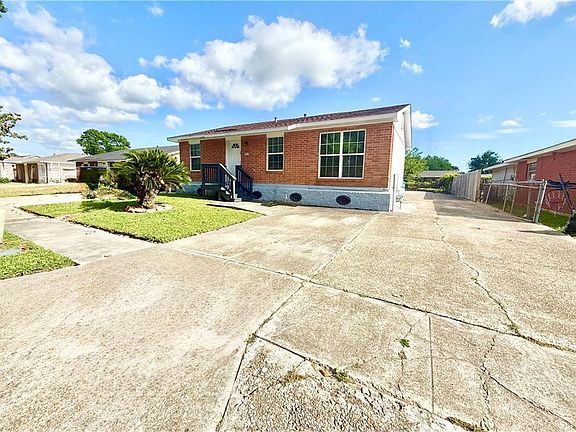 3rd image of 5817 Lacombe Ave