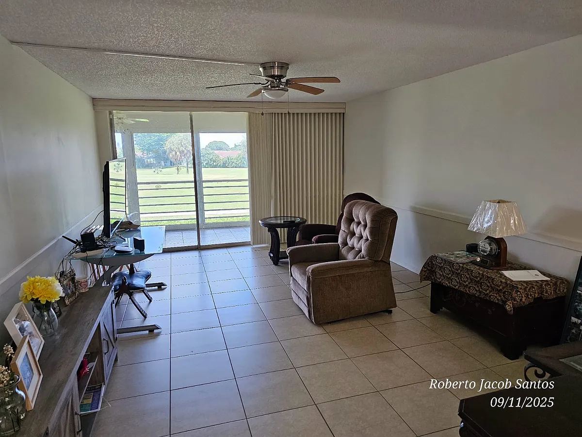 Building Photo - 23305 Barwood Ln #207