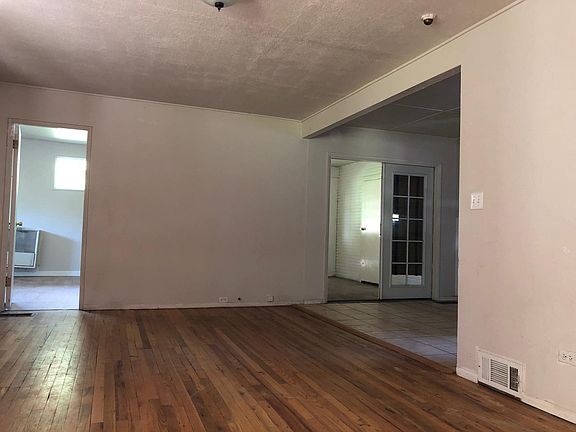 3rd image of 2555 S Race St