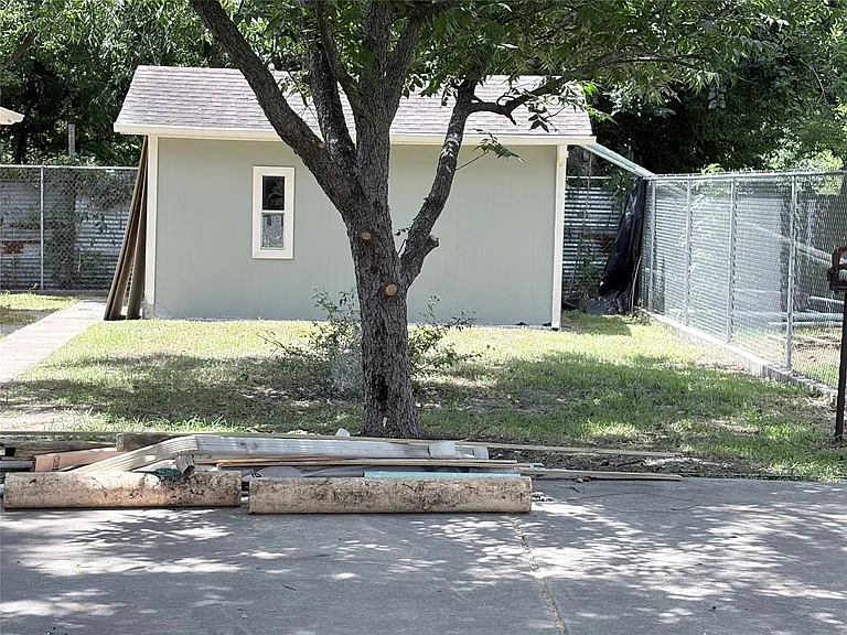 9532 E Avenue I — Photo 19