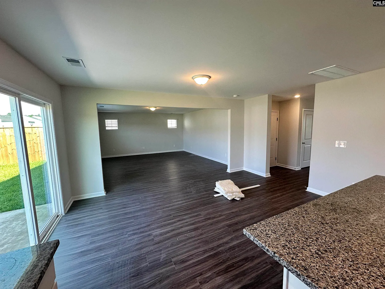 4 bed, 2519 sqft, $2,495 — Photo 4