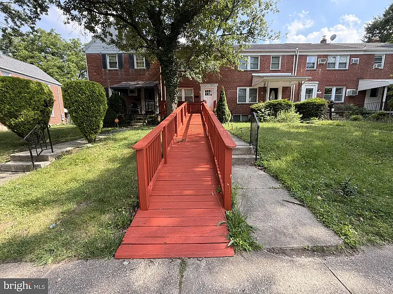 909 E Lake Ave #1 — Photo 41