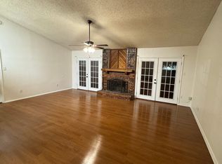 6808 Amber Dr, Fort Worth, TX 76133