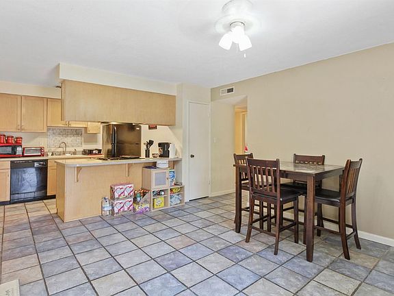 5th image of 981 Johnfer Way