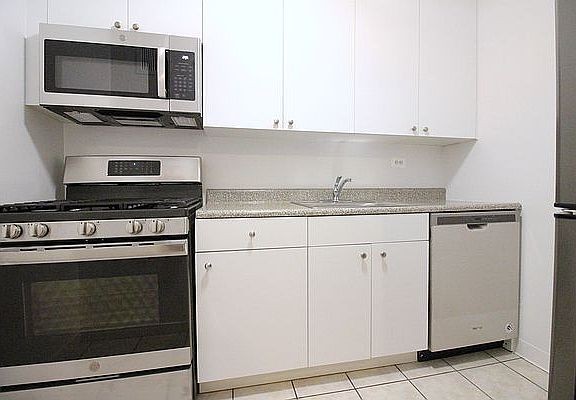 2nd image of 175 W 90th St APT 10E