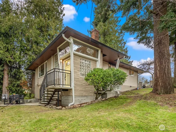 8450 24th Avenue SW, Seattle, WA 98106