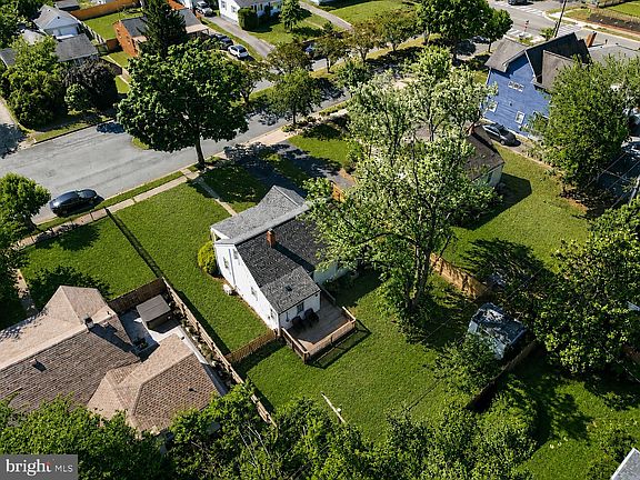 5th image of 449 Hanson Ave
