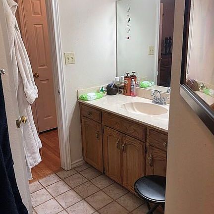 3rd image of 5502 Shadowood Dr