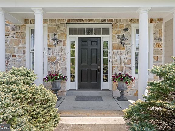 5th image of 56 Lily Pond Ln