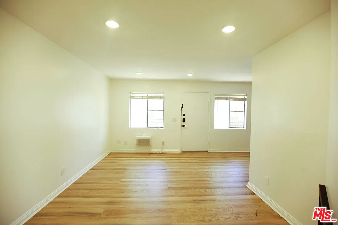 1 bed, 1.0 bath, 950 sqft, $2,175 — Photo 2