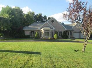 127 Country Club Dr, East Longmeadow, MA 01028