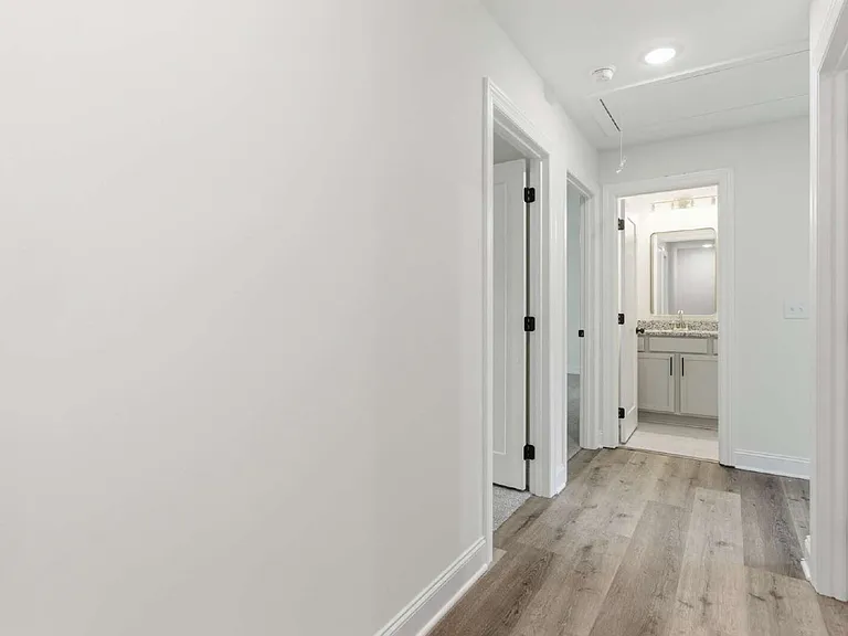 257 Spring St — Photo 16