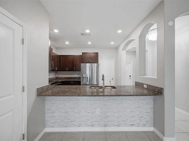 724 Royal Empress Dr — Photo 11