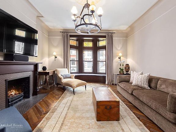 4th image of 313 W 80th St