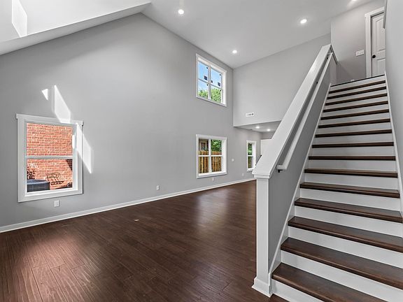 3rd image of 425 Alabama Blvd