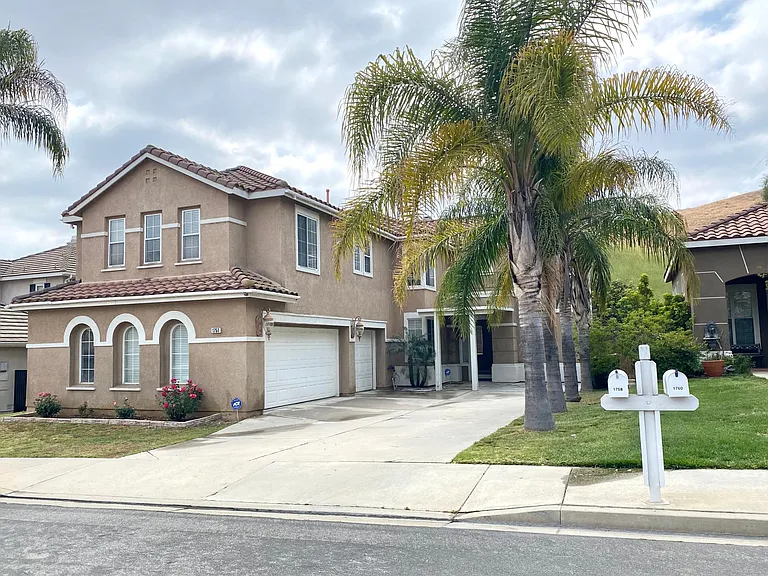 1758 Vista Del Norte — Photo 1