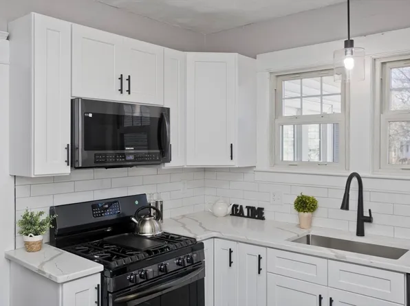 28 Chilson St, Springfield, MA 01118