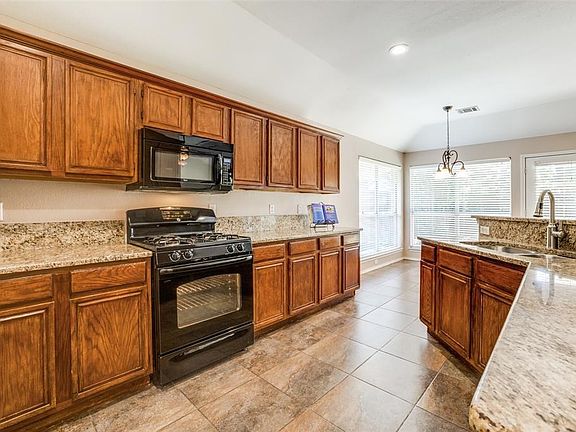 4th image of 709 Saddleback Ln