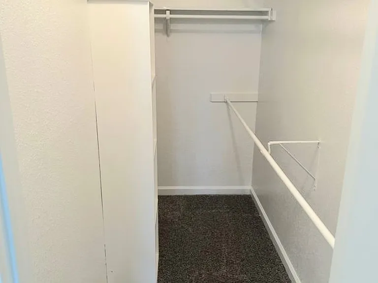 801 Summit Dr — Photo 10