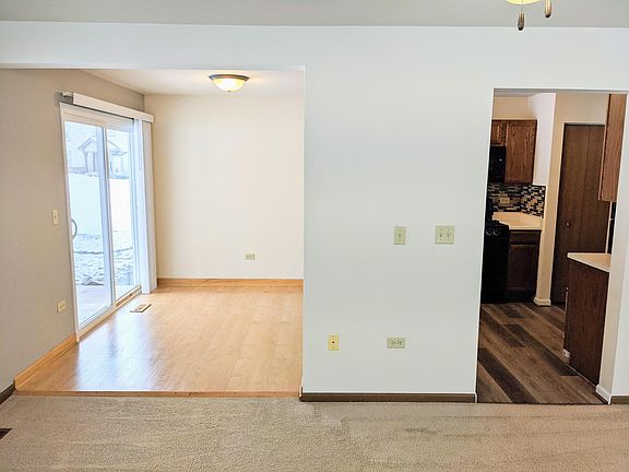 5th image of 527 Knoxbury Ct