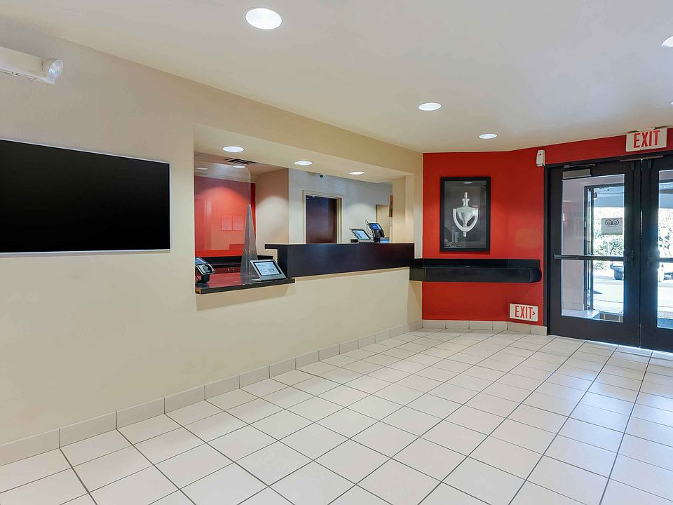 Lobby and Guest Check-in