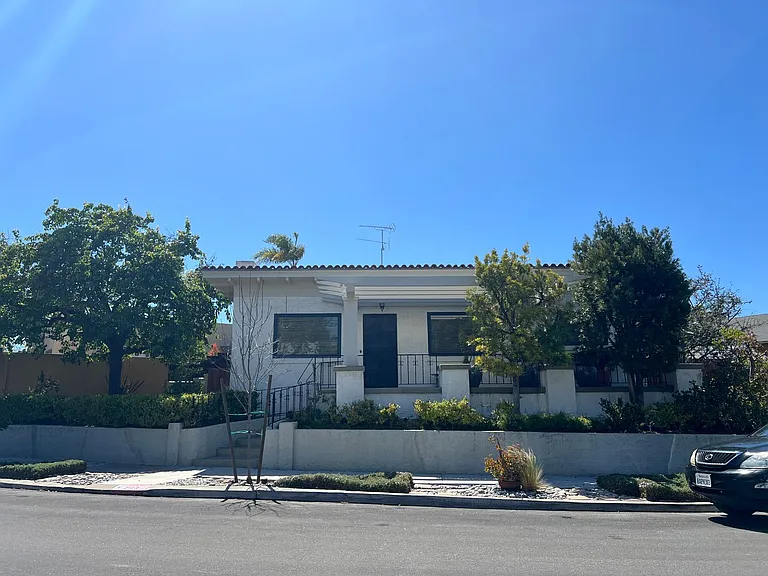 2123 Pine St — Photo 1