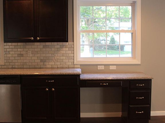 2nd image of 11 Beaver Ln