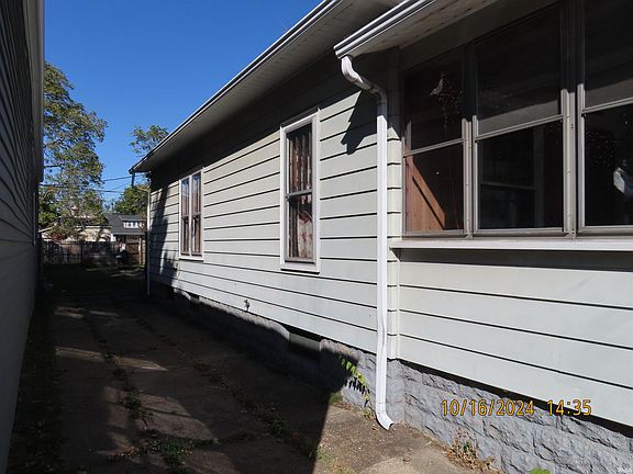 3rd image of 108 E Florida St