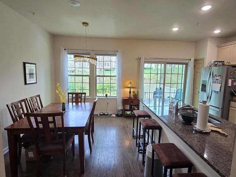 76 Albert Ct — Photo 13