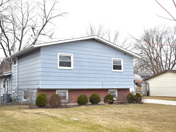 7078 Orchard Ln, Hanover Park, IL 60133